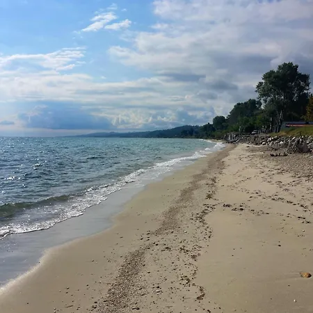 Elpida Case de vacanță